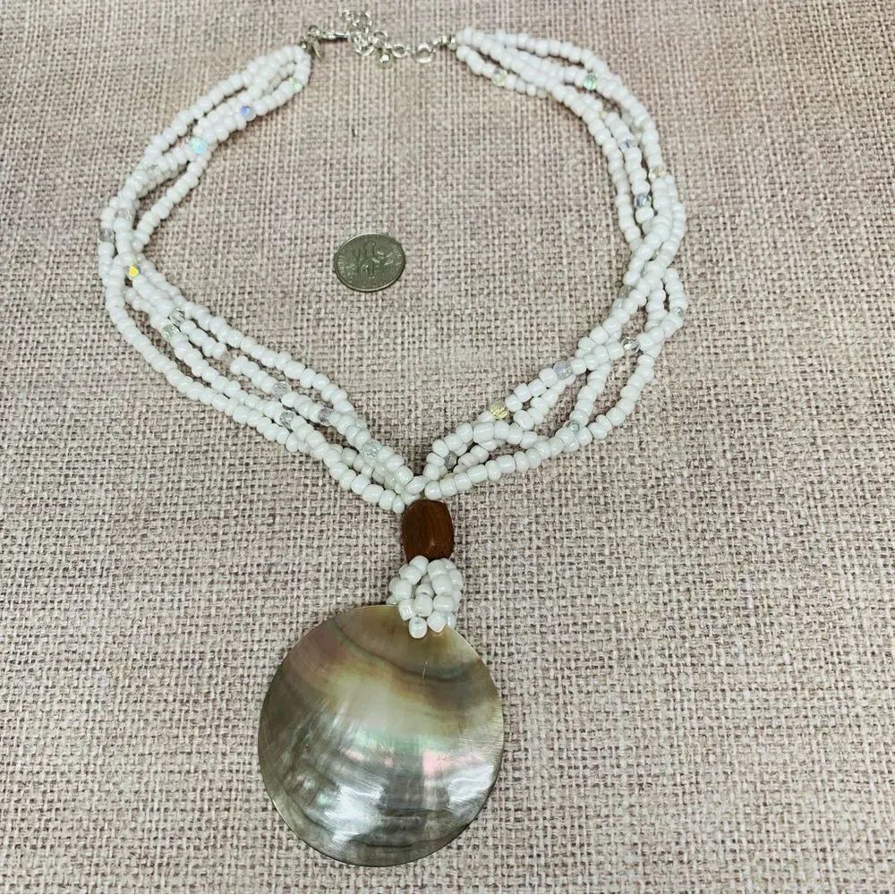 Avon Beaded Shell Necklace‎